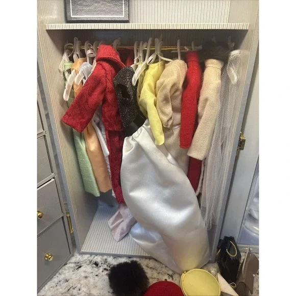 Franklin Mint Jackie Kennedy Doll with Wardrobe Trunk Outfits Accessories Book - Picture 6 of 16